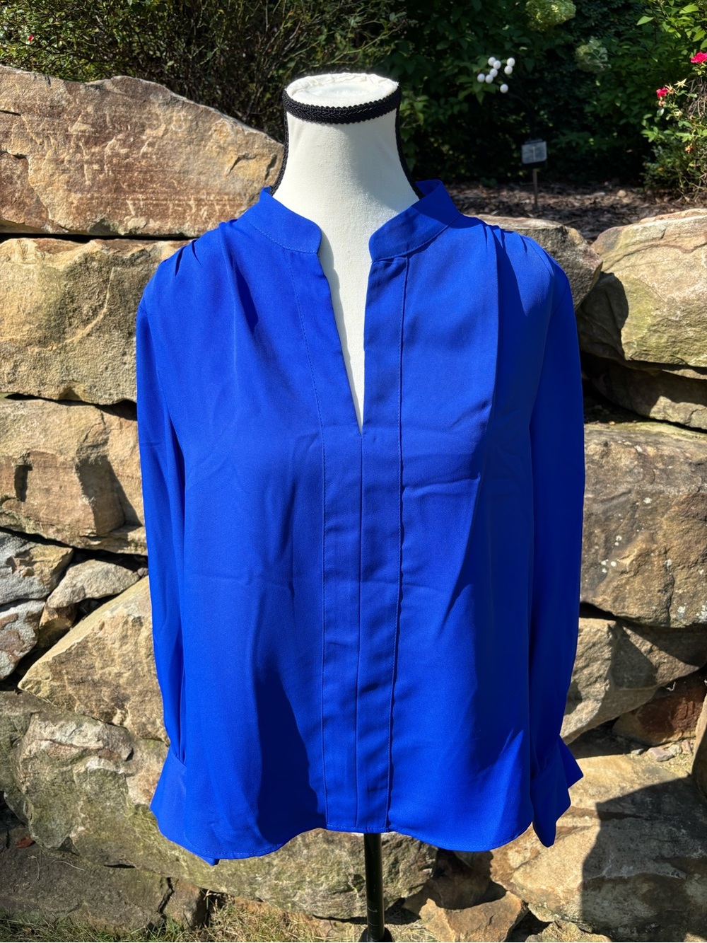 NWT Vince Camuto Size L Cobalt Blue Split-Neck Long Sleeve Blouse Machine  Wash